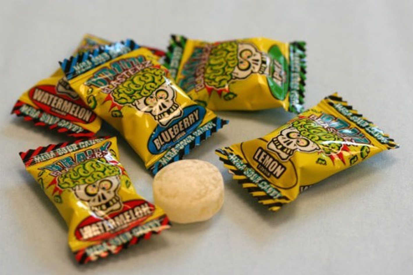 Billedet viser nogle Brain Blasters som er surt slik.